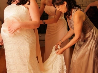 tying the dress